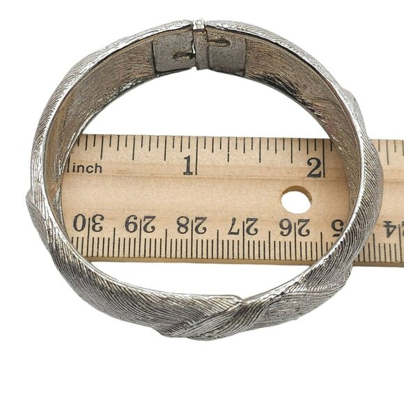 Monet Textured Brushed Wave Hinged Cuff Bangle Bracelet Silver Tone Vintage - Picture 5 of 5